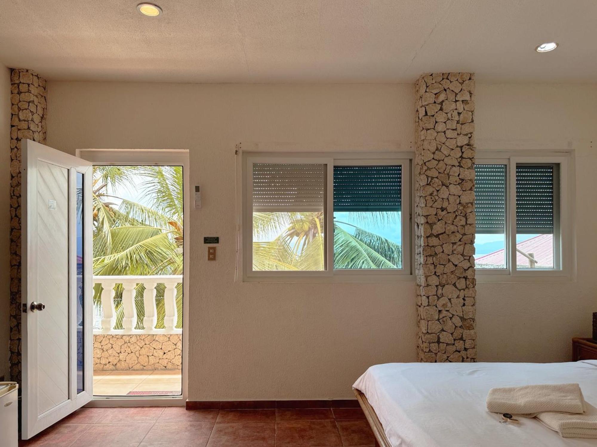Sunset Beach Resort Moalboal Exteriör bild